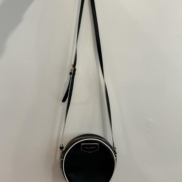 Marc Jacobs Round Crossbody Bag - Picture 4 of 7